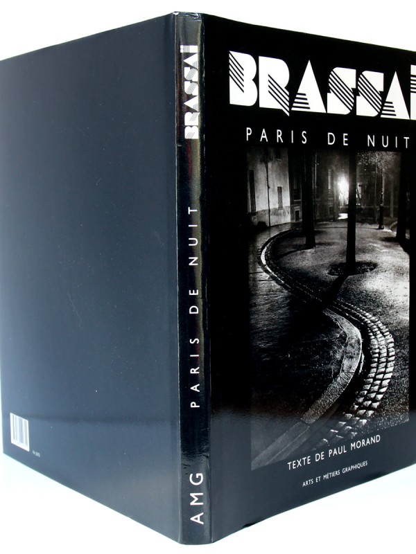 Paris de nuit, Brassaï. Texte de Paul Morand. Arts et Métiers Graphiques, 1990. Jaquette dos et plats.
