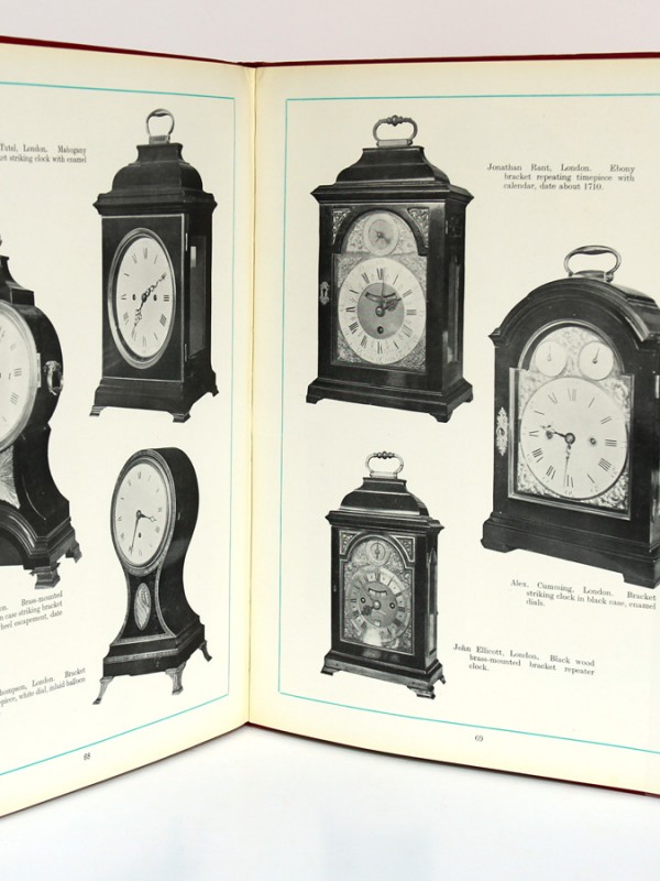 The Wetherfield Collection of 222 Clocks sold by W. E. Hurcomb on 1st May 1928. Deuxième édition, Hurcomb, 1929. Pages intérieures 2.