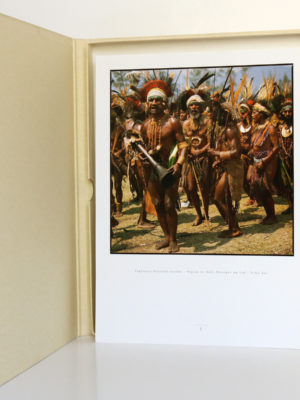 Mélanésie Portraits de la Terre et des Hommes. Terre bleue, 1998. Photographie.