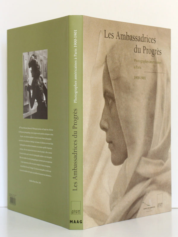 Les Ambassadrices du Progrès. Photographes américaines à Paris 1900-1901. Éditions Adam Biro, 2001. Couverture : dos et plats. / Photo zookasbooks.