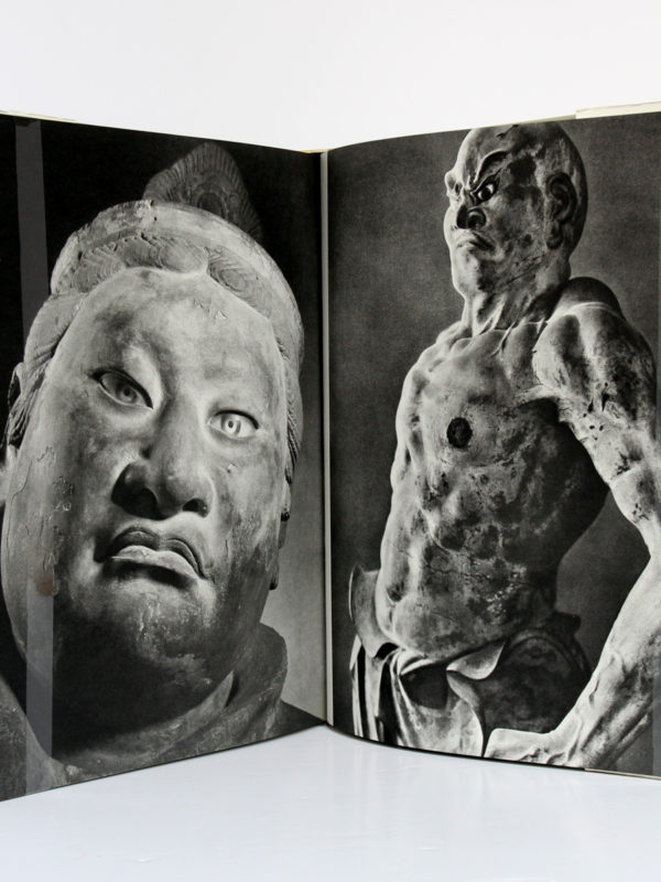 Japanese Sculpture. Cinquantenaire de l'Air Liquide au Japon 1910-60, BIJUTSU SHUPPAN-SHA. 1960. Pages intérieures 2.