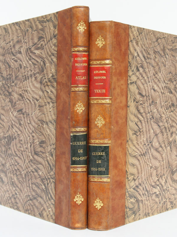 La Guerre de 1914-1918. Cours d’histoire. Colonel DUFFOUR. École supérieure de guerre, 1923. 2 volumes. Reliures : dos et plats.