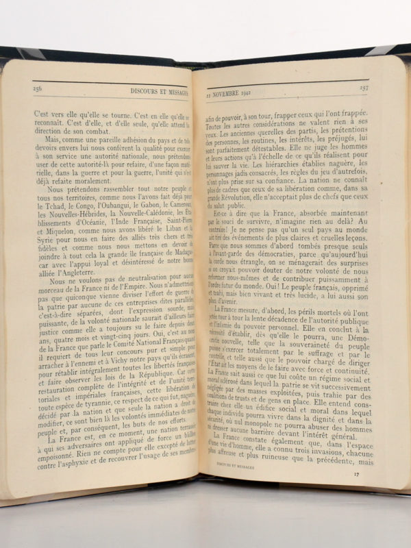 Discours et messages 1940-1946, Charles DE GAULLE. Éditions Berger-Levrault, 1946. Pages intérieures.