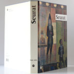 Seurat, catalogue de l'exposition présentée au Grand Palais, à Paris, du 9 avril au 12 août 1991. Jaquette : dos et plats.