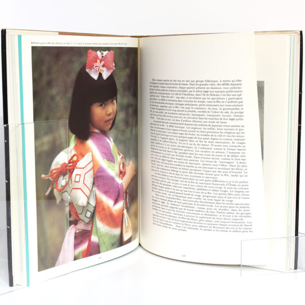 Kimono Art traditionnel du Japon, par Sylvie et Dominique BUISSON. Edita/La Bibliothèque des Arts, 1983. Pages intérieures 2.