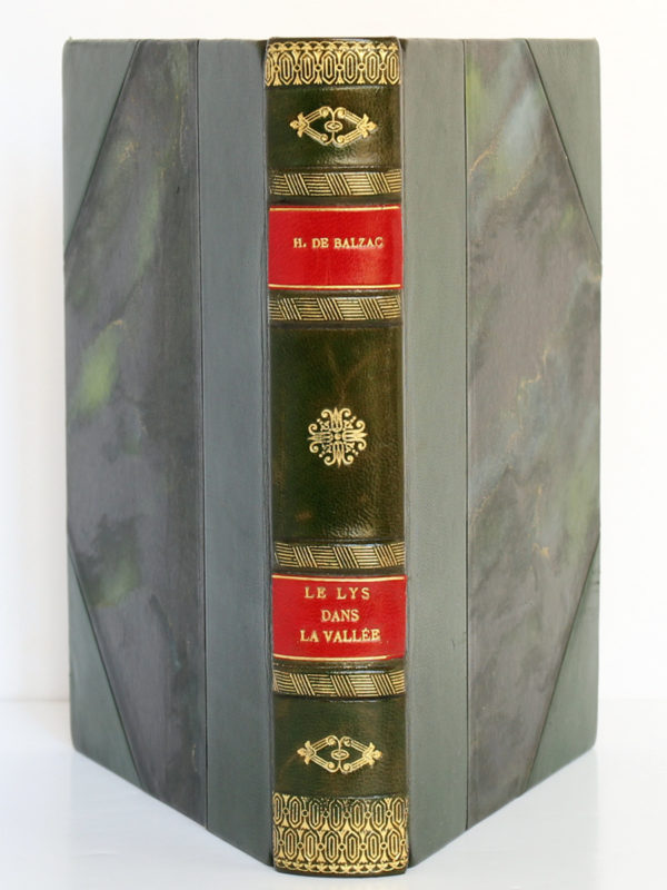 Le Lys dans la vallée, Honoré de BALZAC. Eaux-fortes de Nick PETRELLI. Éditions Albert Guillot, 1950. Reliure : dos et plats.