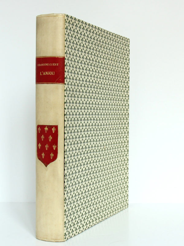 L'Anjou à travers les âges, Chanoine A. Guéry. H. Siraudeau & Cie, 1947. Livre et chemise dans leur étui 1.