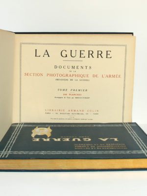 La Guerre. Documents de la section photographique de l'armée. 2 volumes. 1916. Tome premier : page titre.