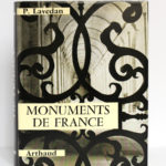 Pour connaître les monuments de France, Pierre LAVEDAN avec la collaboration de Simone GOUBERT. Arthaud, 1970. Couverture.