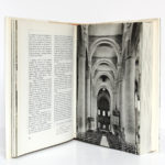 Pour connaître les monuments de France, Pierre LAVEDAN avec la collaboration de Simone GOUBERT. Arthaud, 1970. Pages intérieures 1.