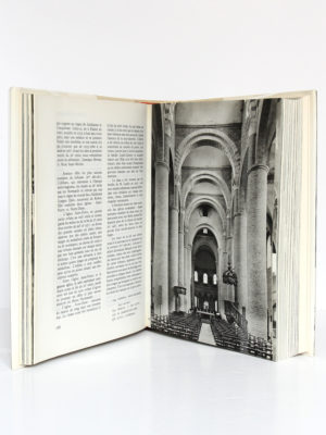 Pour connaître les monuments de France, Pierre LAVEDAN avec la collaboration de Simone GOUBERT. Arthaud, 1970. Pages intérieures 1.