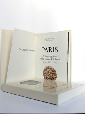 De Lutèce oppidum à Paris capitale de la France (vers -225? - 500), Paul-Marie Duval. Bibliothèque historique de la Ville de Paris, 1993. Page titre.