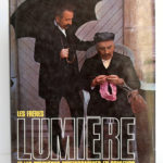 Les frères Lumière et les premières photographies en couleurs. André Barret Éditeur, 1989. Couverture.