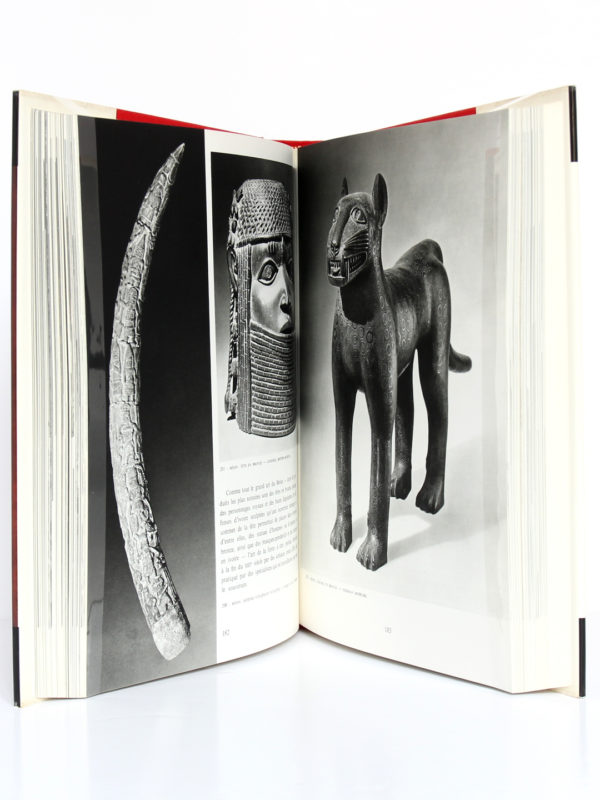 Afrique noire La création plastique. Jacqueline Delange, Michel Leiris. Collection «L’Univers des formes», Gallimard-nrf, 1967. Pages intérieures 2.